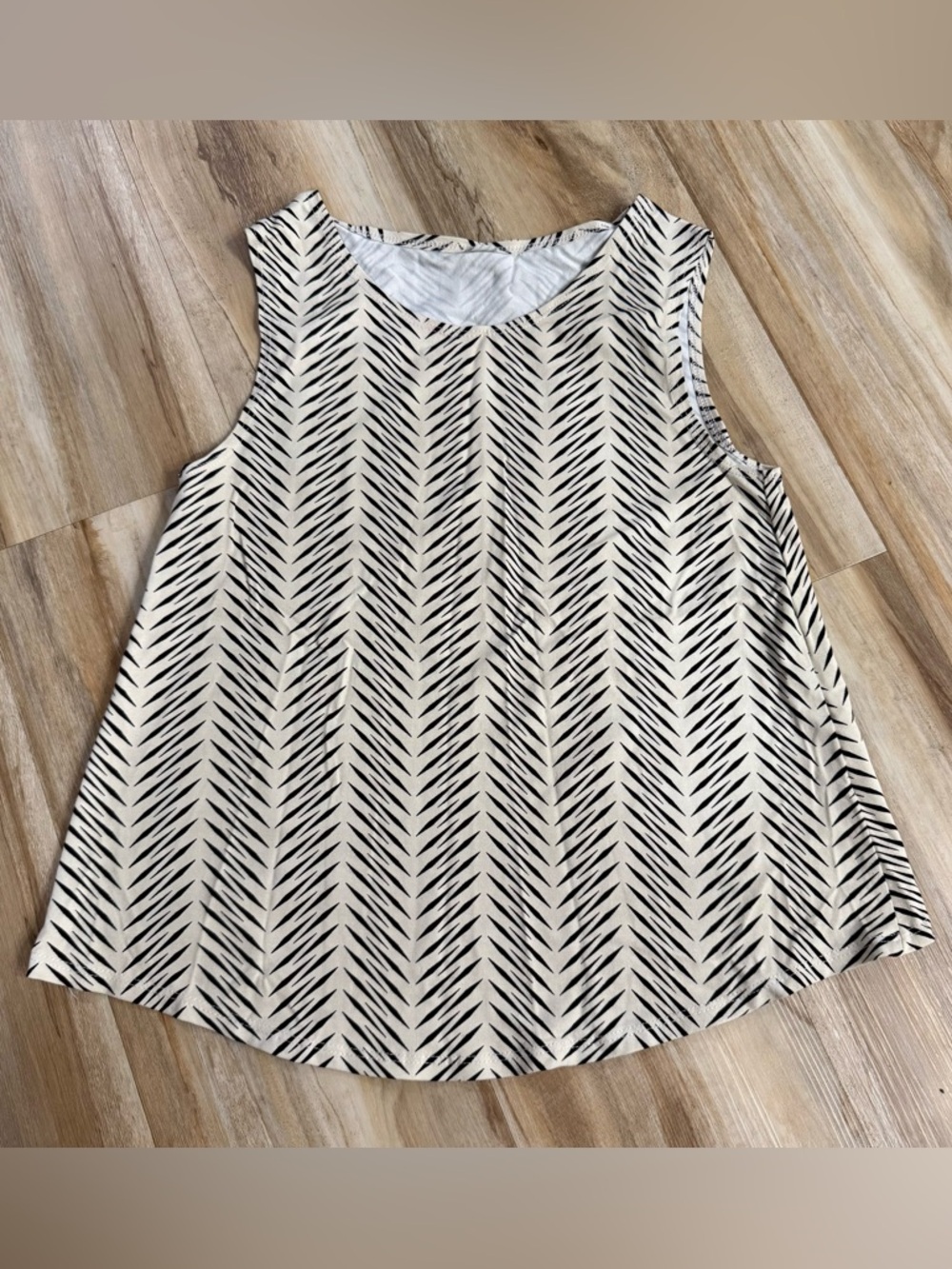 Fighting Eel tank top size small